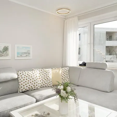 Apartment Strandfee 21 *